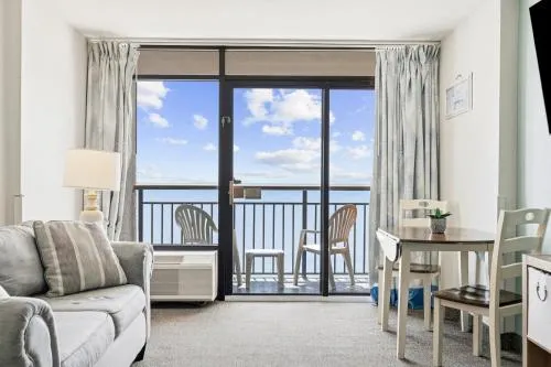 Oceanfront 1BR at Landmark, King Bed, Full Kitchen, Smart TVs photo 1