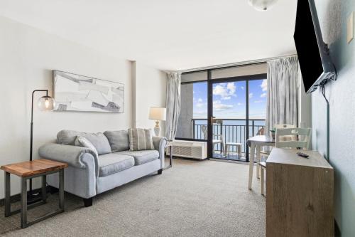 Oceanfront 1BR at Landmark, King Bed, Full Kitchen, Smart TVs photo 48