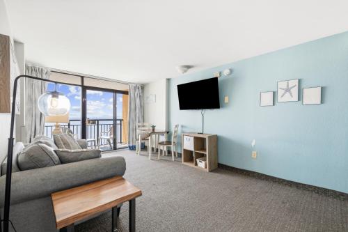Oceanfront 1BR at Landmark, King Bed, Full Kitchen, Smart TVs photo 56