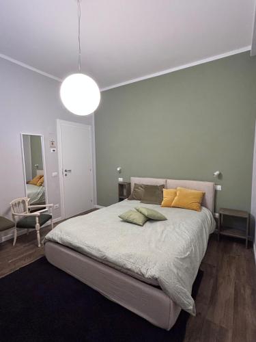 a bedroom with a bed with yellow pillows on it at Casa di Piera in Poggibonsi