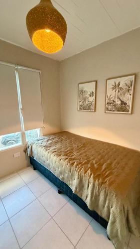 a bedroom with a bed in a room with a window at casa mar in Playa Unión