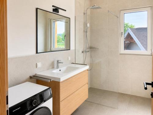 a bathroom with a sink and a mirror at Hafenapartments Segelschule Mondsee in Mondsee