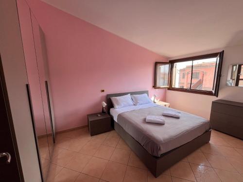 a bedroom with a bed and a window at Alma's house in Donigala Fenughedu