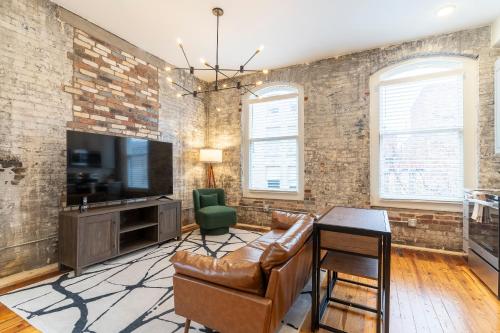 a living room with a brick wall at The Saint Clair in Frankfort