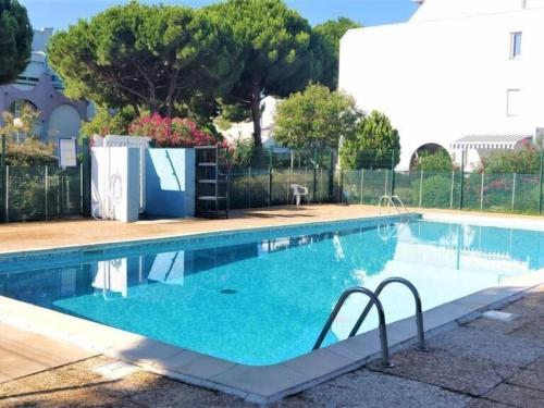 Studio Plein soleil piscines proche plages parking privé