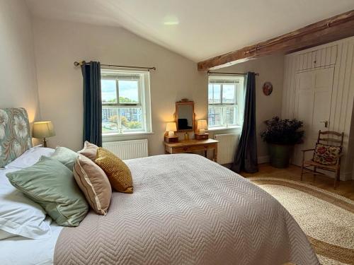a bedroom with a bed with pillows on it at Charming Town House Central Margate in Margate