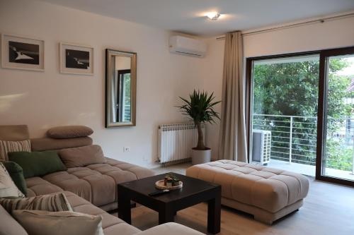 Bianco Deluxe Apartment
