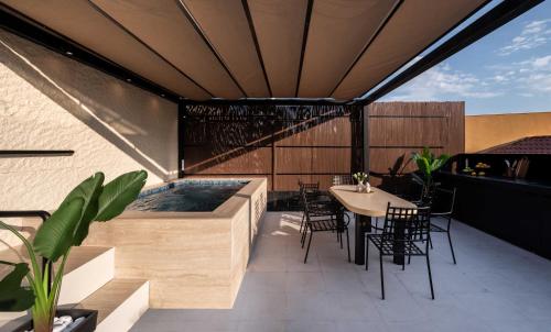 ATELIER 10 , Acropolis View Heated Plunge Pool Apartment