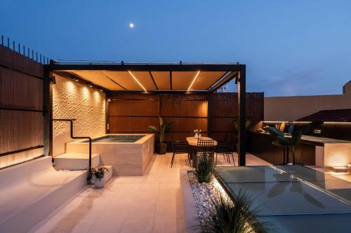 ATELIER 10 , Acropolis View Heated Plunge Pool Apartment