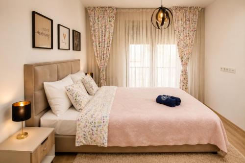 a bedroom with a bed and a couch at VIP Apartman Friendly Home in Tuzla