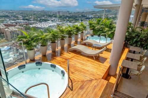a balcony with a hot tub on a building at Sonesta Hotel Ibagué in Ibagué