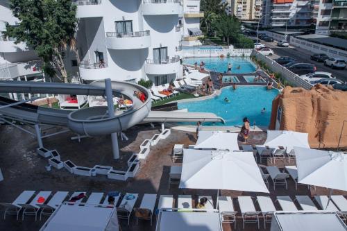Bazén v ubytování Villa Luz Design & Art Hotel nebo v jeho okolí