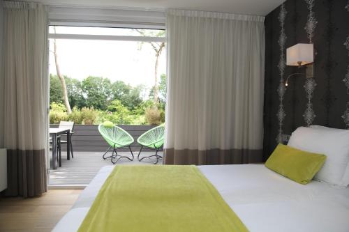 Säng eller sängar i ett rum på Alp de Veenen Hotel