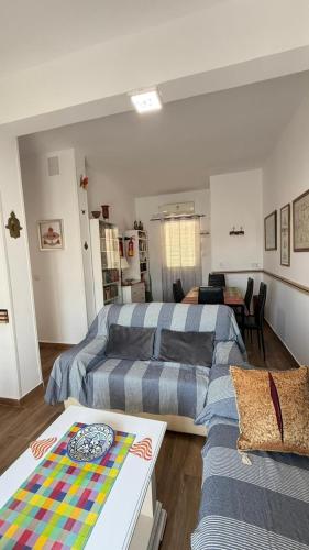 a living room with two beds and a couch at Apto a 5 min a pie de la playa in Málaga