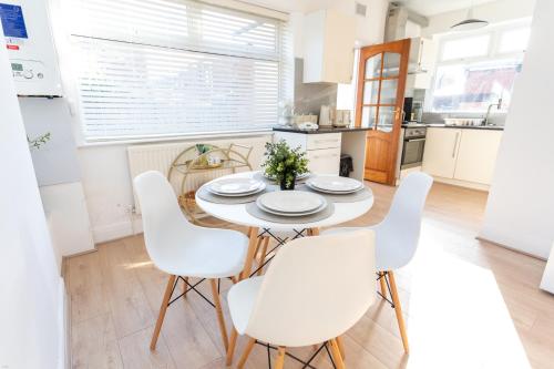 3 Bed Home near Etihad, long and short term stays Free parking and Sleeps 6 photo 5