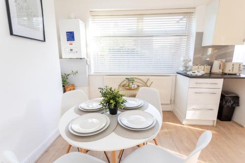 3 Bed Home near Etihad, long and short term stays Free parking and Sleeps 6 photo 12