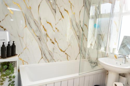 3 Bed Home near Etihad, long and short term stays Free parking and Sleeps 6 photo 11