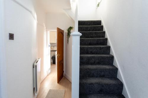 3 Bed Home near Etihad, long and short term stays Free parking and Sleeps 6 photo 9