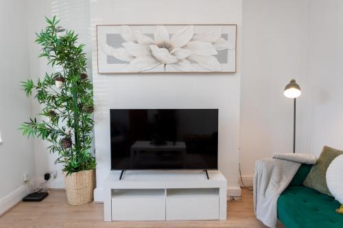 3 Bed Home near Etihad, long and short term stays Free parking and Sleeps 6 photo 6