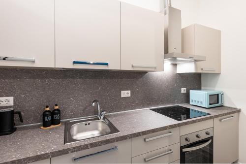 8 Min walk from the Station, Designer Studio Flat