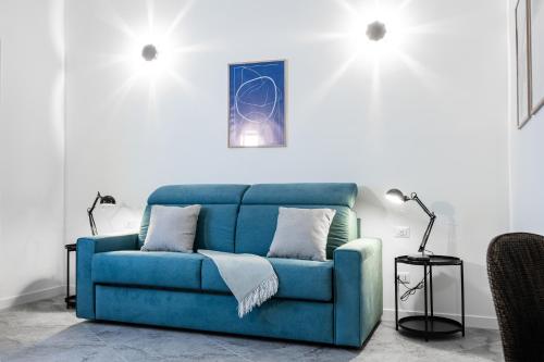 8 Min walk from the Station, Designer Studio Flat