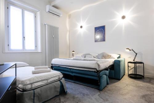 8 Min walk from the Station, Designer Studio Flat