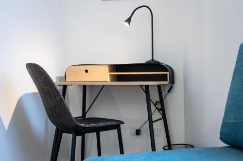 8 Min walk from the Station, Designer Studio Flat