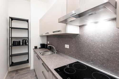 8 Min walk from the Station, Designer Studio Flat