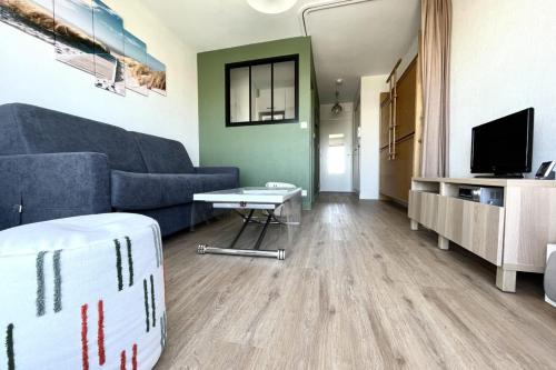 Pretty and bright studio with view on the harbor