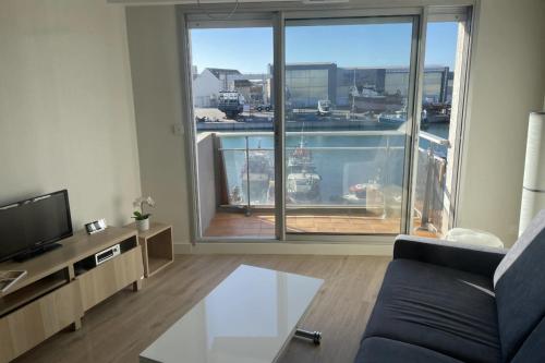 Pretty and bright studio with view on the harbor