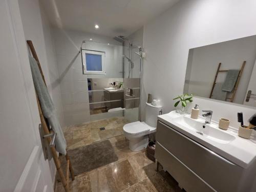 Superbe appartement, 2 chambres, 7 couchages, avec terrasse, proche centre ville et plages