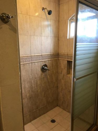 a shower with a glass door in a bathroom at Edificio San Antonio in Monterrey