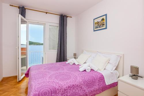 Apartments by the sea Primosten - 25265