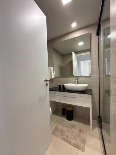 a bathroom with a sink and a mirror at Feel Premiun 2408 in Asunción