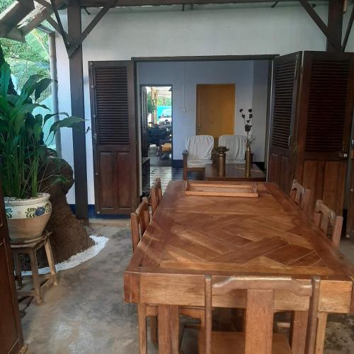 a dining room with a wooden table and chairs at Savanna votre location á la semaine in Antsiranana
