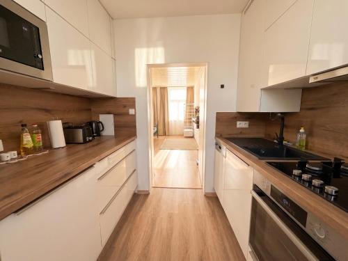 Family-Apartment, 2 bedrooms, 2x TV, Big kitchen - T20