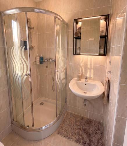 Family-Apartment, 2 bedrooms, 2x TV, Big kitchen - T20