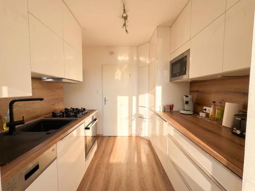 Family-Apartment, 2 bedrooms, 2x TV, Big kitchen - T20