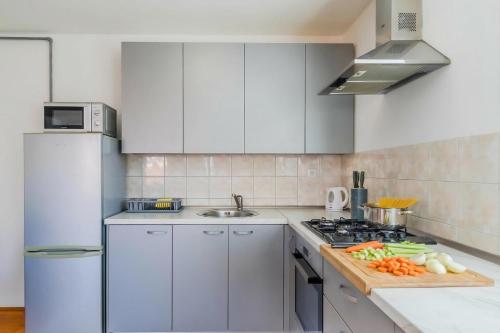 Cherry City Stay Apartment With Parking - Happy Rentals