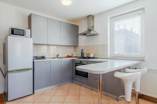 Cherry City Stay Apartment With Parking - Happy Rentals