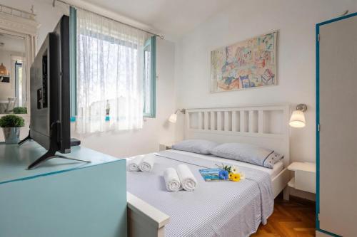 Marina Apt Near Makarska /w Balcony - Happy Rentals