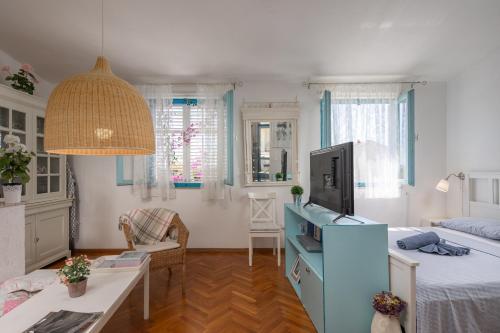 Marina Apt Near Makarska /w Balcony - Happy Rentals
