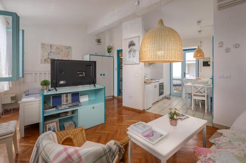 Marina Apt Near Makarska /w Balcony - Happy Rentals
