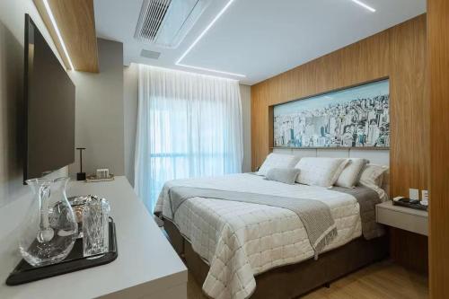 a bedroom with a bed with a large painting on the wall at Setin Downtown | Conforto no Centro de SP in São Paulo