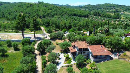 Tree Tree Suites, Large Paradise Gardens, 2 min to Beach