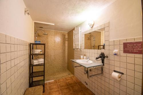 a bathroom with a sink and a mirror at Casa Bombo in Granada