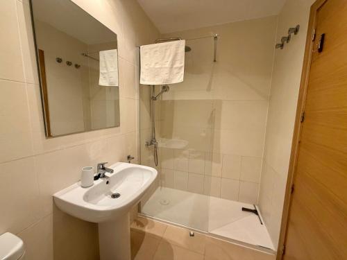 a white bathroom with a sink and a shower at Condado de Alhama La Isla 11SV2F in El Romero