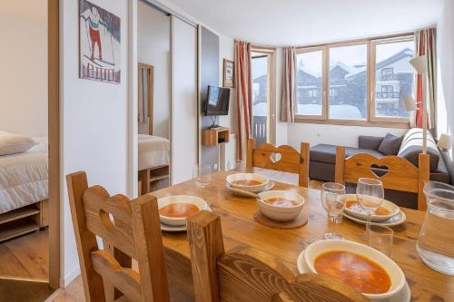A lovely flat with parking and views of Mont Blanc