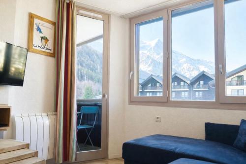 A lovely flat with parking and views of Mont Blanc