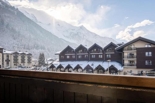 A lovely flat with parking and views of Mont Blanc